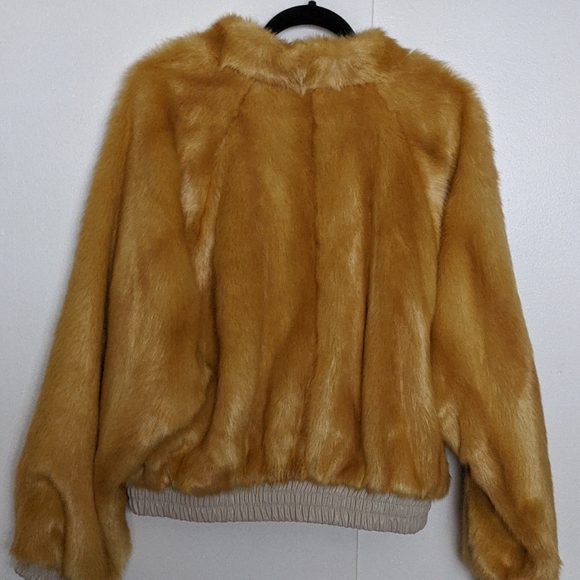 NWT Urban Outfitters Faux Fur Jacket - Picture 4 of 7